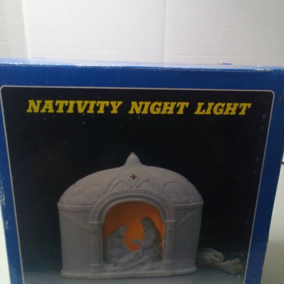 Vintage Porcelain Ceramic Nativity Scene Light Up White Christmas 8" - Picture 3 of 13